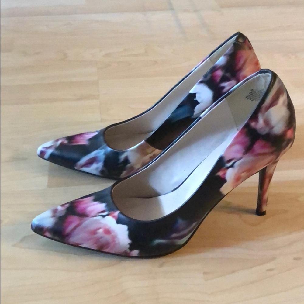 Nine West Floral Pointed High Heels Size 9